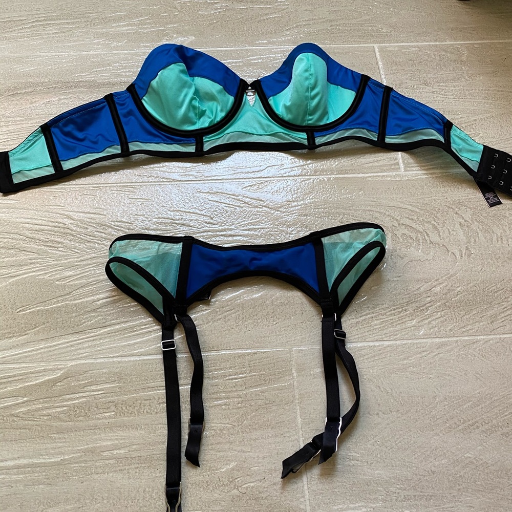 Bra and Guarder set